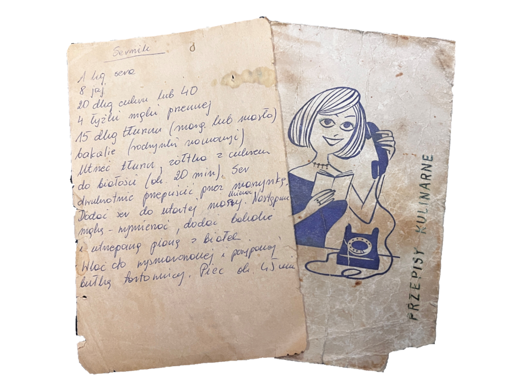 Stara kartka z przepisem na sernik mojej babci oraz okładka jej "książki kulinarnej" którą pisała dla siebie i rodziny.