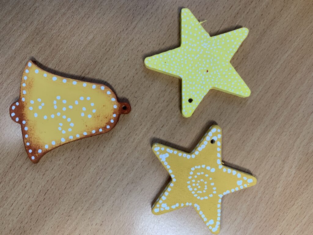 zielona gwiazdka, żółty dzwon i żółta gwiazdka